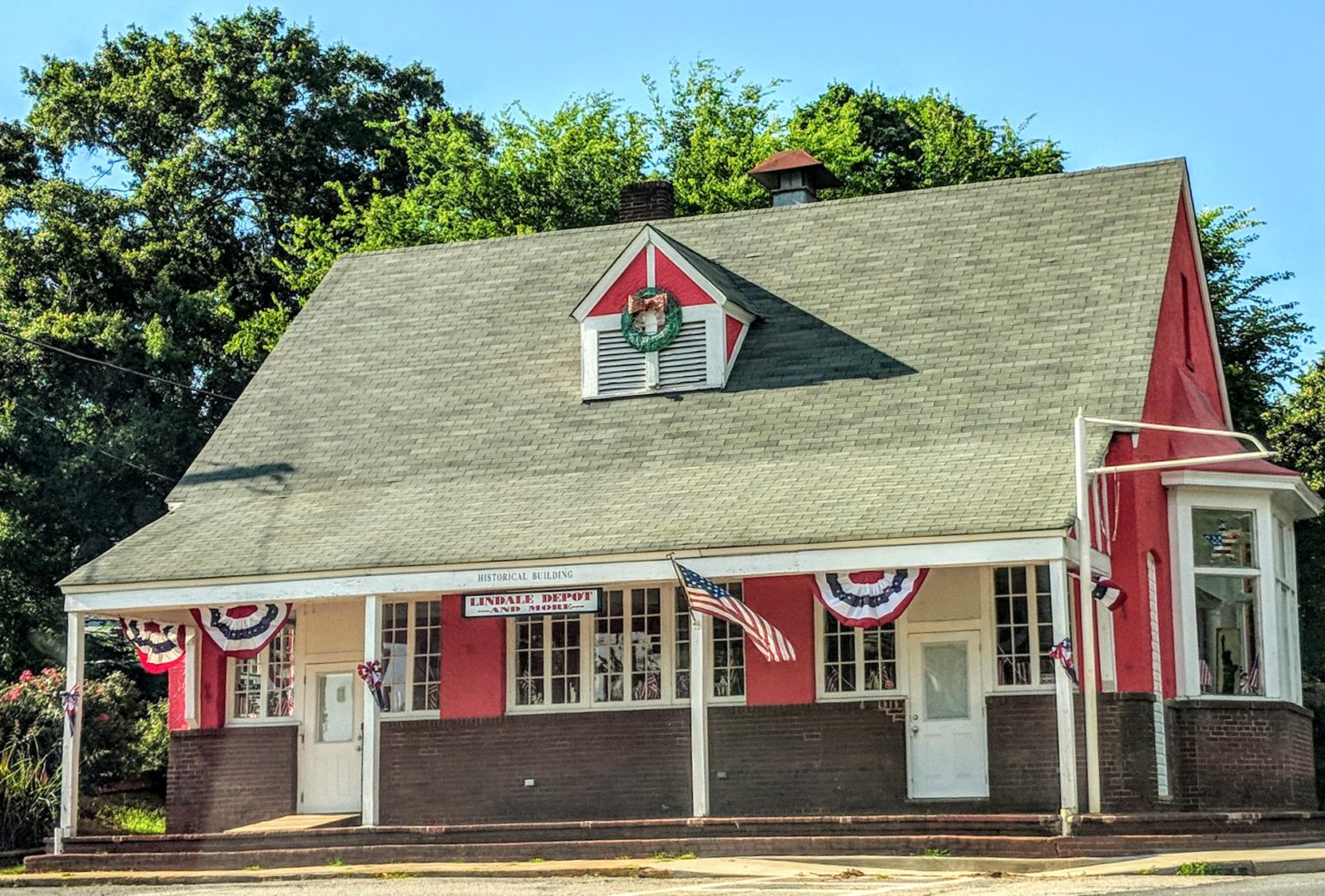 Taking A Look At My Hometown of Lindale,